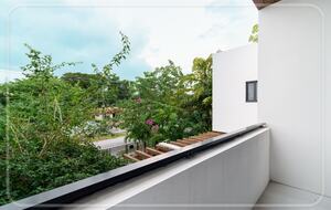 Luxury Grove Getaway – Designer Interiors & Tropical Vibes - Miami, Florida