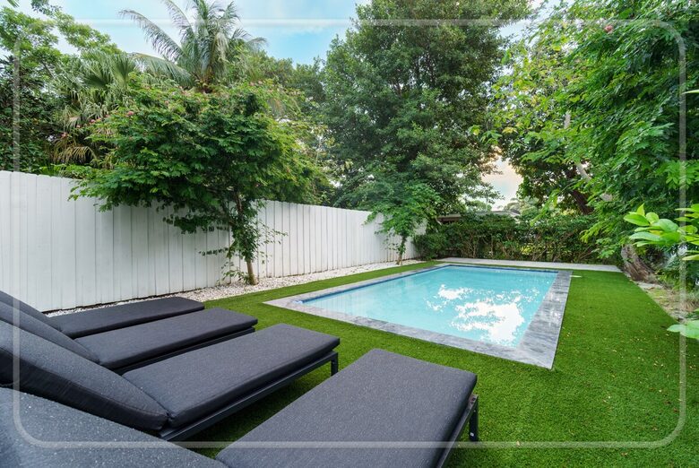 Luxury Grove Getaway – Designer Interiors & Tropical Vibes - Miami, Florida