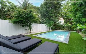 Luxury Grove Getaway – Designer Interiors & Tropical Vibes - Miami, Florida