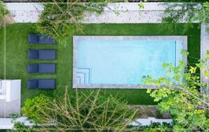 Luxury Grove Getaway – Designer Interiors & Tropical Vibes - Miami, Florida