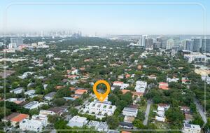 Luxury Grove Getaway – Designer Interiors & Tropical Vibes - Miami, Florida