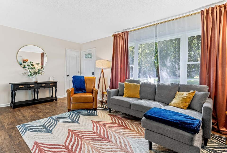 Modern Ridgeview Escape near Asheville - Horse Shoe, North Carolina