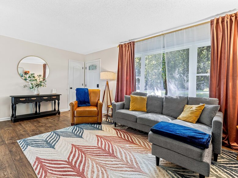 Modern Ridgeview Escape near Asheville - Horse Shoe, North Carolina