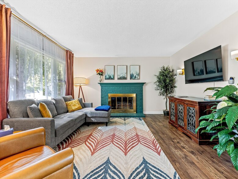 Modern Ridgeview Escape near Asheville - Horse Shoe, North Carolina