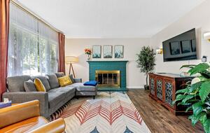 Modern Ridgeview Escape near Asheville - Horse Shoe, North Carolina