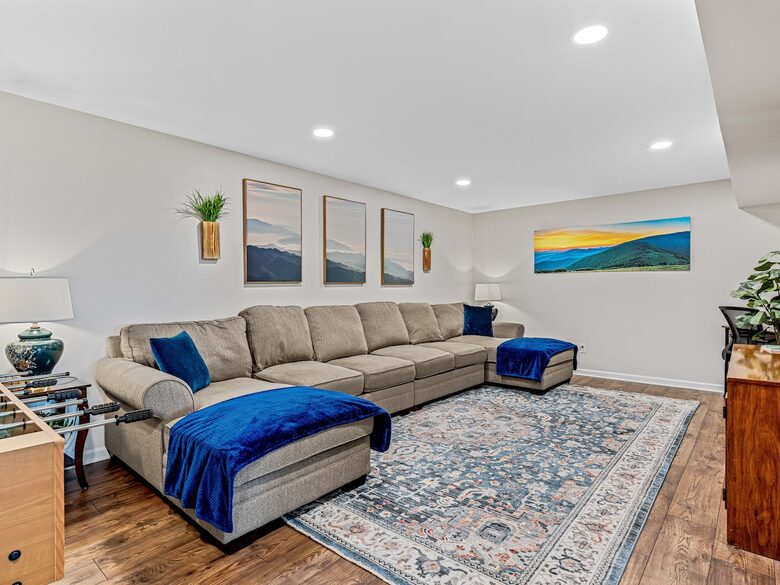 Modern Ridgeview Escape near Asheville - Horse Shoe, North Carolina