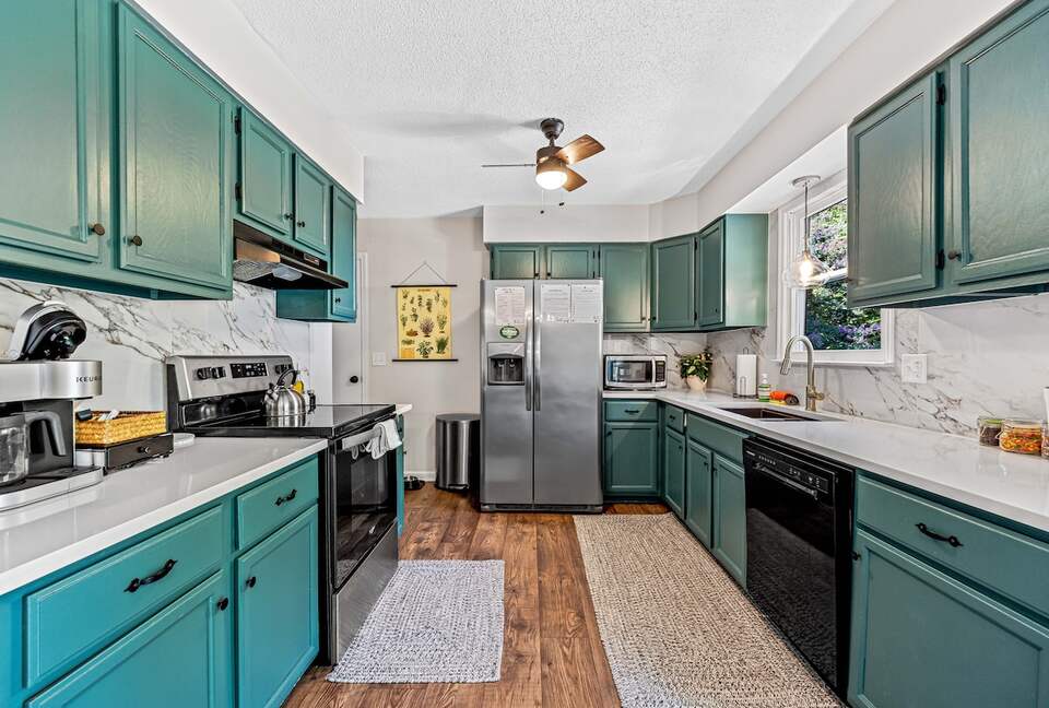 Modern Ridgeview Escape near Asheville - Horse Shoe, North Carolina