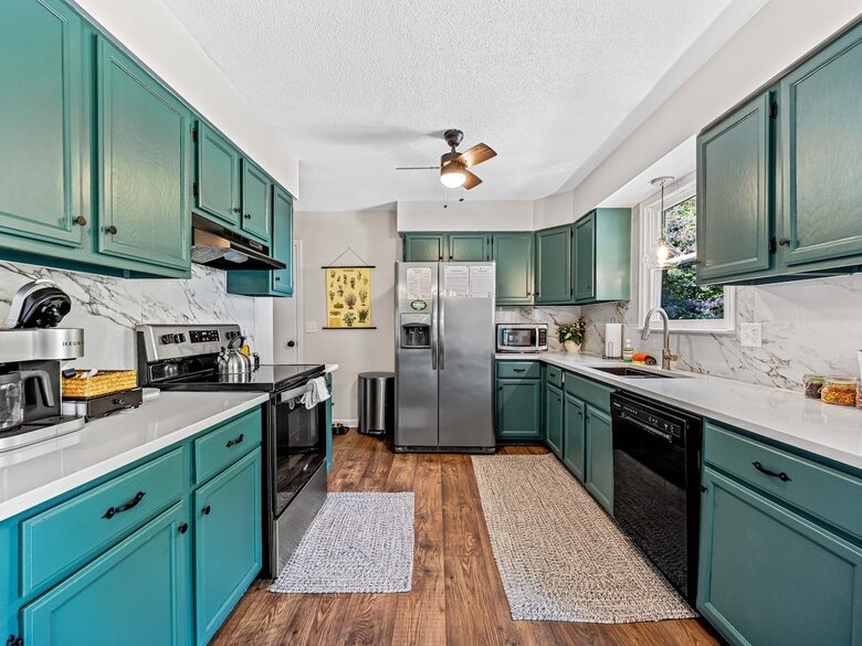 Modern Ridgeview Escape near Asheville - Horse Shoe, North Carolina