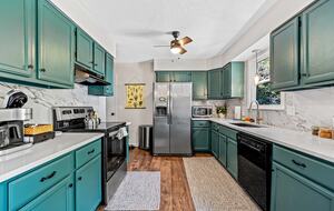 Modern Ridgeview Escape near Asheville - Horse Shoe, North Carolina