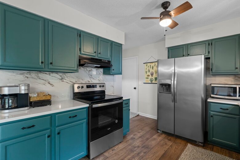 Modern Ridgeview Escape near Asheville - Horse Shoe, North Carolina