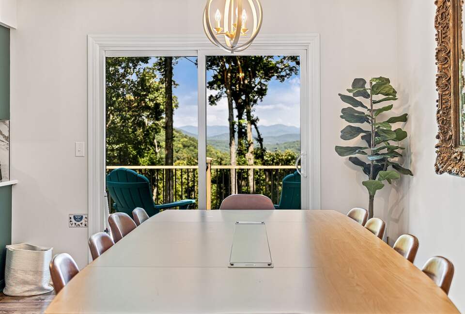 Modern Ridgeview Escape near Asheville - Horse Shoe, North Carolina