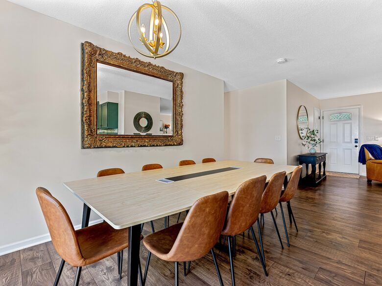 Modern Ridgeview Escape near Asheville - Horse Shoe, North Carolina