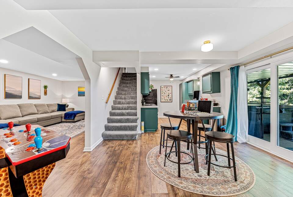 Modern Ridgeview Escape near Asheville - Horse Shoe, North Carolina