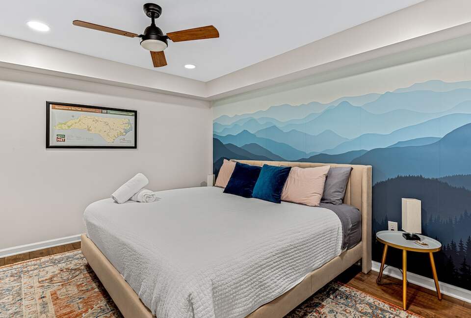 Modern Ridgeview Escape near Asheville - Horse Shoe, North Carolina