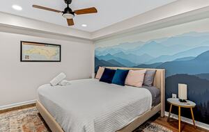 Modern Ridgeview Escape near Asheville - Horse Shoe, North Carolina