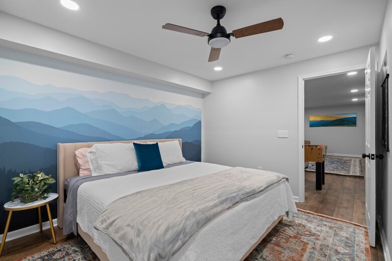 Modern Ridgeview Escape near Asheville - Horse Shoe, North Carolina