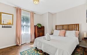 Modern Ridgeview Escape near Asheville - Horse Shoe, North Carolina