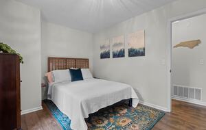 Modern Ridgeview Escape near Asheville - Horse Shoe, North Carolina