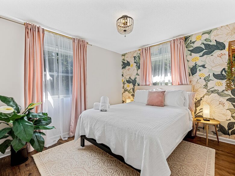 Modern Ridgeview Escape near Asheville - Horse Shoe, North Carolina