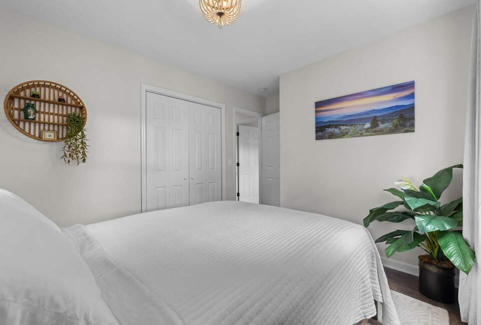 Modern Ridgeview Escape near Asheville - Horse Shoe, North Carolina