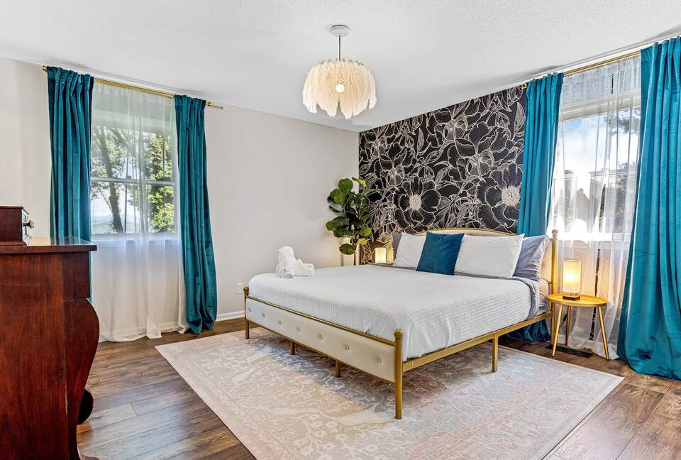 Modern Ridgeview Escape near Asheville - Horse Shoe, North Carolina