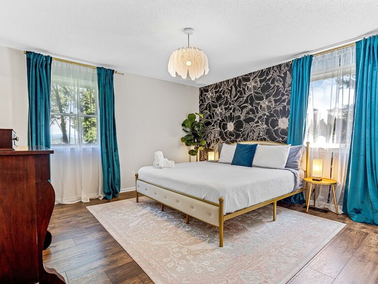 Modern Ridgeview Escape near Asheville - Horse Shoe, North Carolina