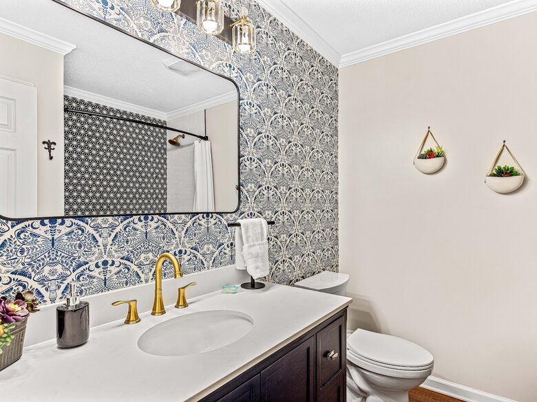 Modern Ridgeview Escape near Asheville - Horse Shoe, North Carolina