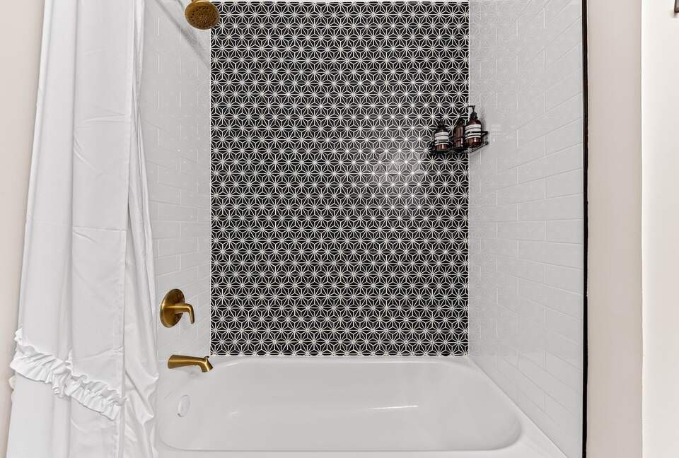 Modern Ridgeview Escape near Asheville - Horse Shoe, North Carolina