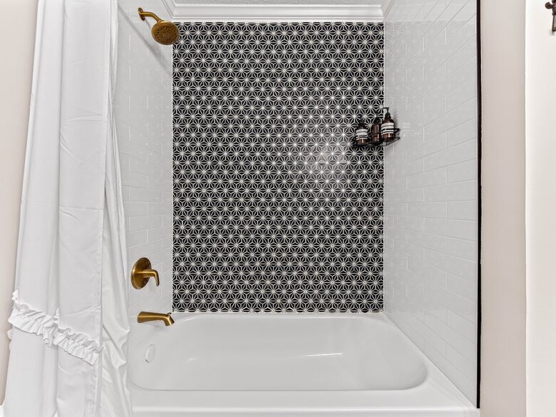 Modern Ridgeview Escape near Asheville - Horse Shoe, North Carolina