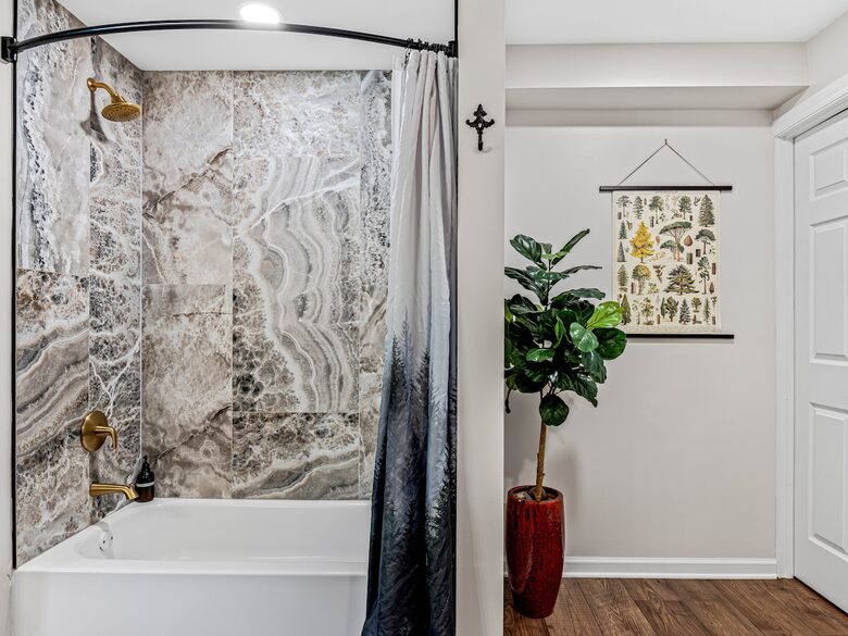 Modern Ridgeview Escape near Asheville - Horse Shoe, North Carolina