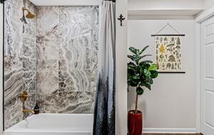 Modern Ridgeview Escape near Asheville - Horse Shoe, North Carolina