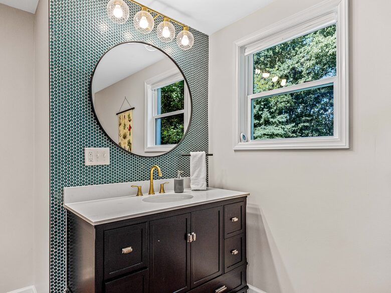 Modern Ridgeview Escape near Asheville - Horse Shoe, North Carolina