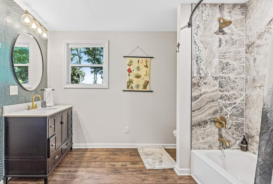 Modern Ridgeview Escape near Asheville - Horse Shoe, North Carolina