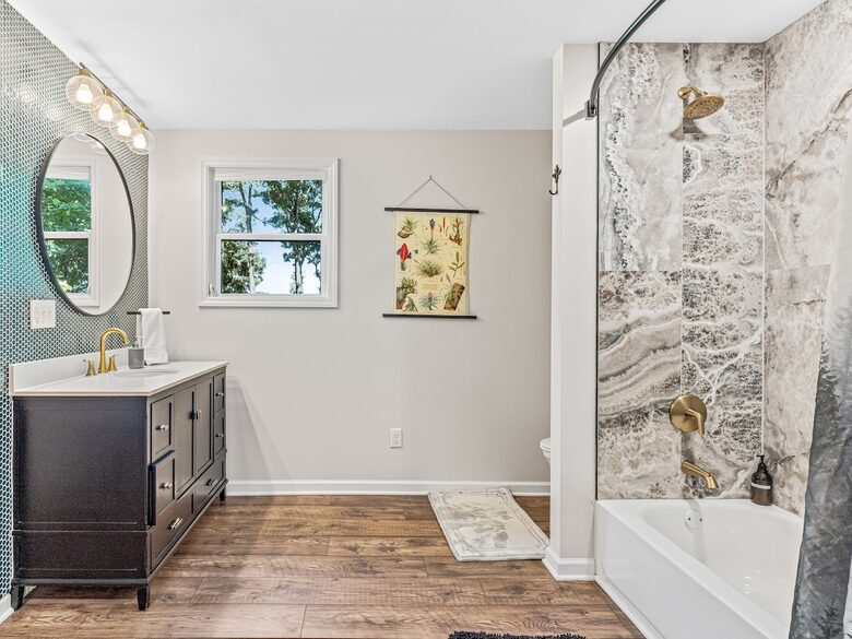 Modern Ridgeview Escape near Asheville - Horse Shoe, North Carolina