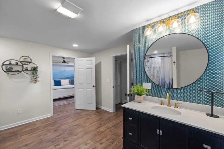 Modern Ridgeview Escape near Asheville - Horse Shoe, North Carolina