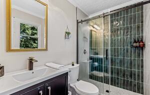 Modern Ridgeview Escape near Asheville - Horse Shoe, North Carolina