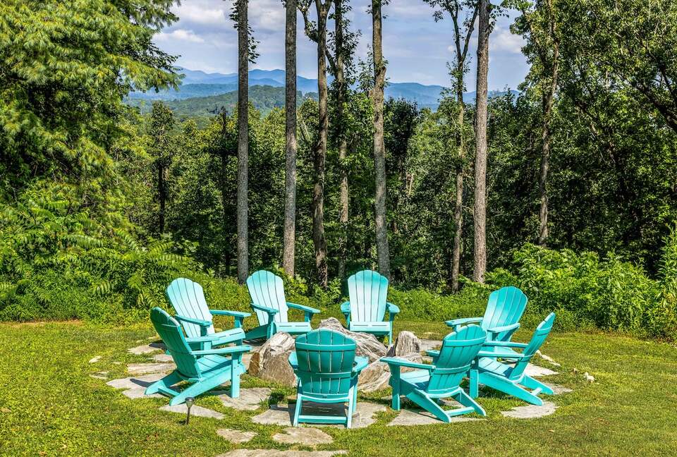 Modern Ridgeview Escape near Asheville - Horse Shoe, North Carolina