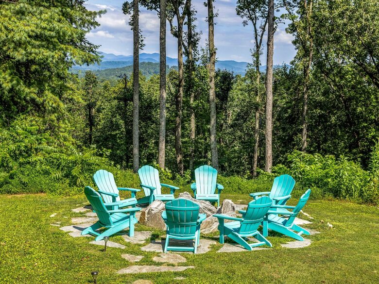 Modern Ridgeview Escape near Asheville - Horse Shoe, North Carolina