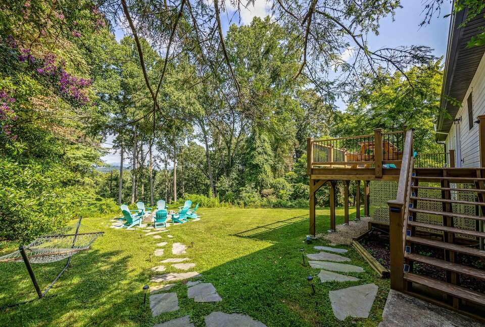 Modern Ridgeview Escape near Asheville - Horse Shoe, North Carolina