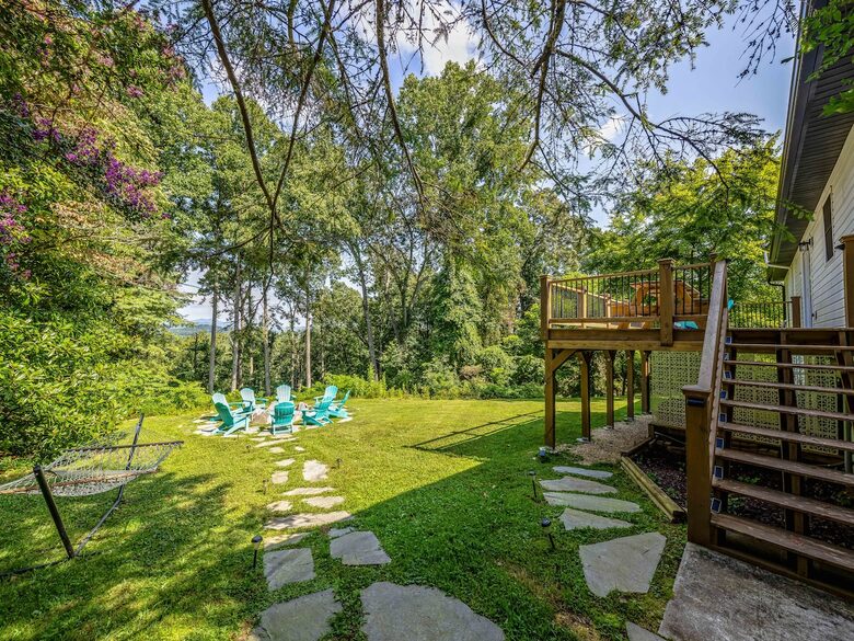 Modern Ridgeview Escape near Asheville - Horse Shoe, North Carolina