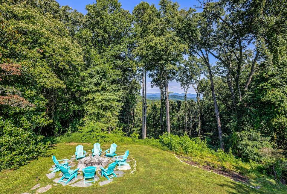 Modern Ridgeview Escape near Asheville - Horse Shoe, North Carolina