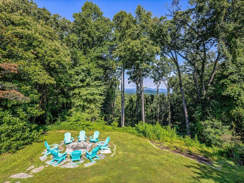 Modern Ridgeview Escape near Asheville - Horse Shoe, North Carolina