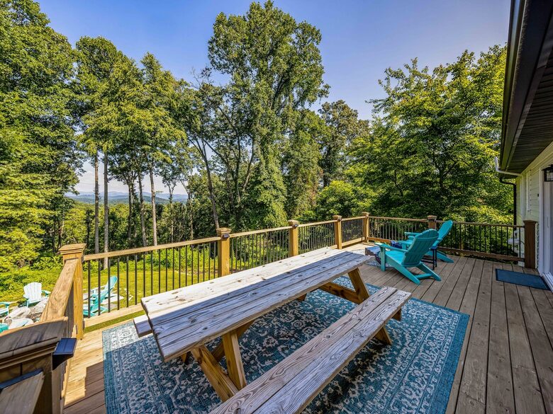 Modern Ridgeview Escape near Asheville - Horse Shoe, North Carolina