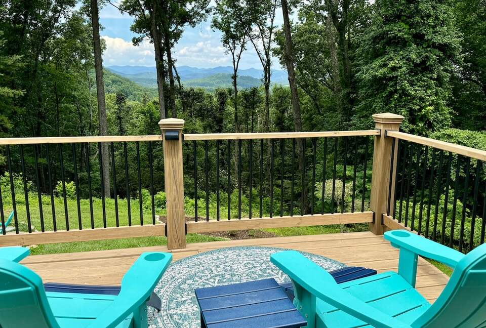 Modern Ridgeview Escape near Asheville - Horse Shoe, North Carolina