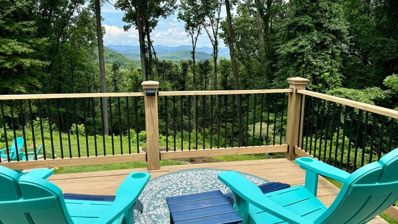 Modern Ridgeview Escape near Asheville - Horse Shoe, North Carolina