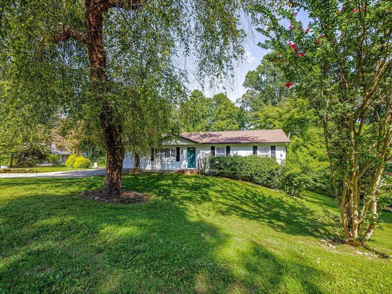 Modern Ridgeview Escape near Asheville - Horse Shoe, North Carolina