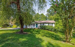 Modern Ridgeview Escape near Asheville - Horse Shoe, North Carolina