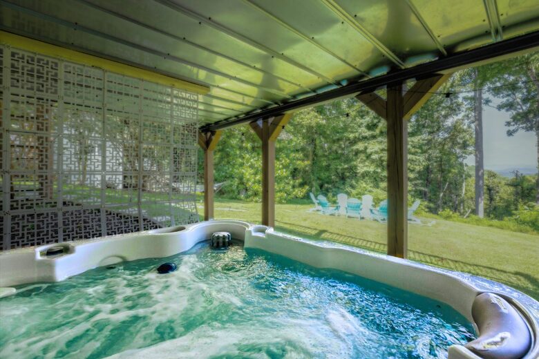 Modern Ridgeview Escape near Asheville - Horse Shoe, North Carolina