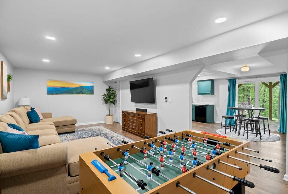 Modern Ridgeview Escape near Asheville - Horse Shoe, North Carolina