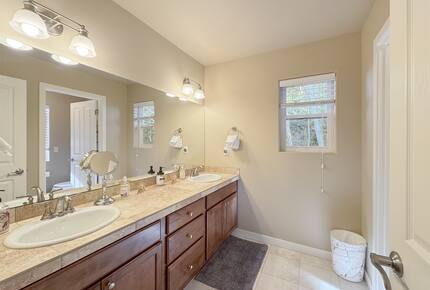 Deer Springs Retreat - Port Angeles, Washington